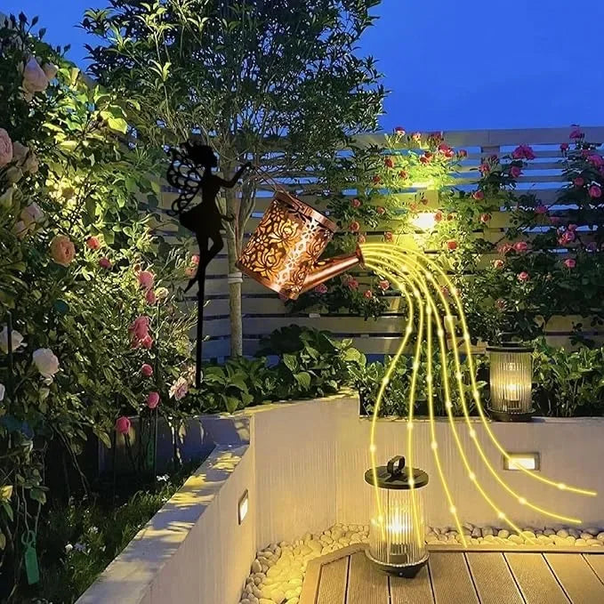 décoration de jardin fées avec arrosoir et lanternes solaires