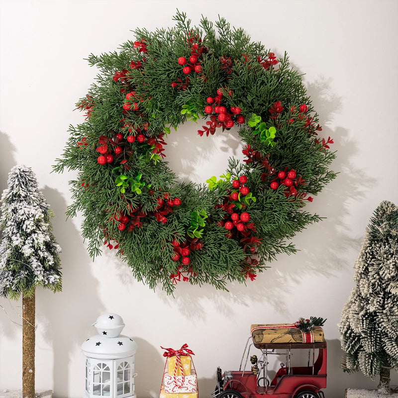 couronne de noël artificielle avec baies rouges décoratives