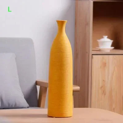 vase en céramique moderne pour décoration intérieure artisanale