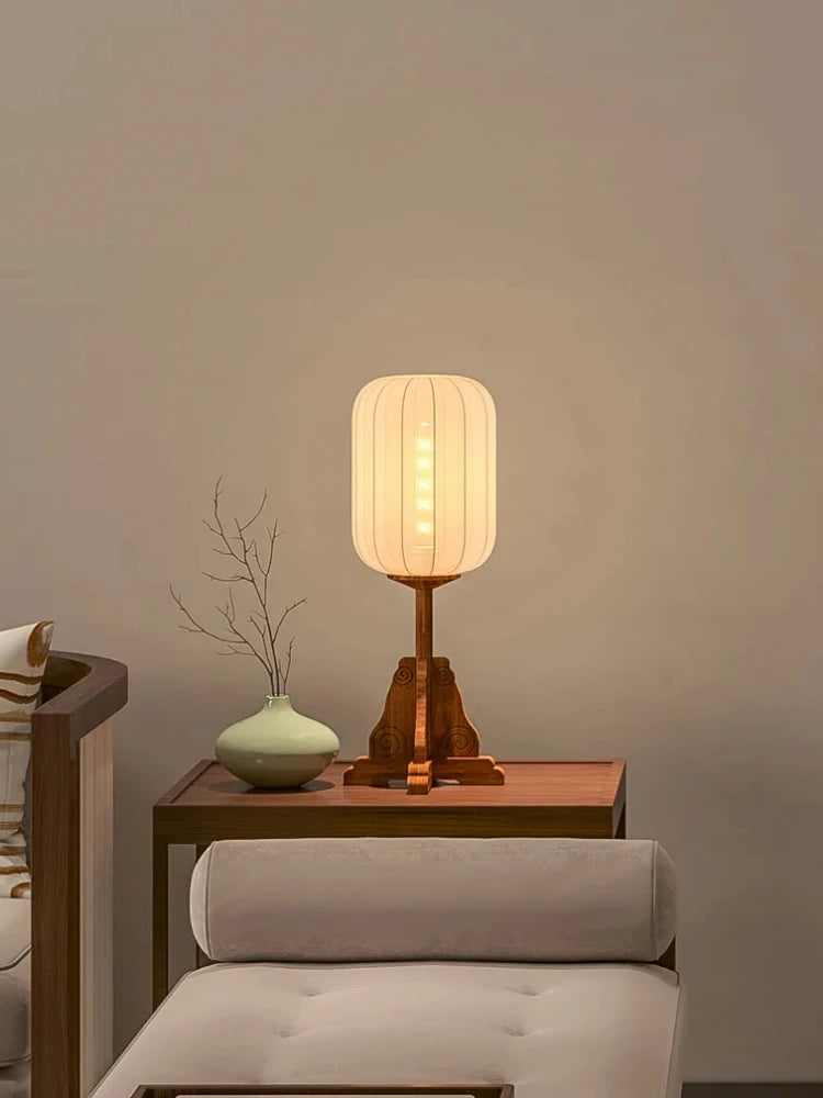 lampadaire vintage en bois pour décoration intérieure et ambiance chaleureuse