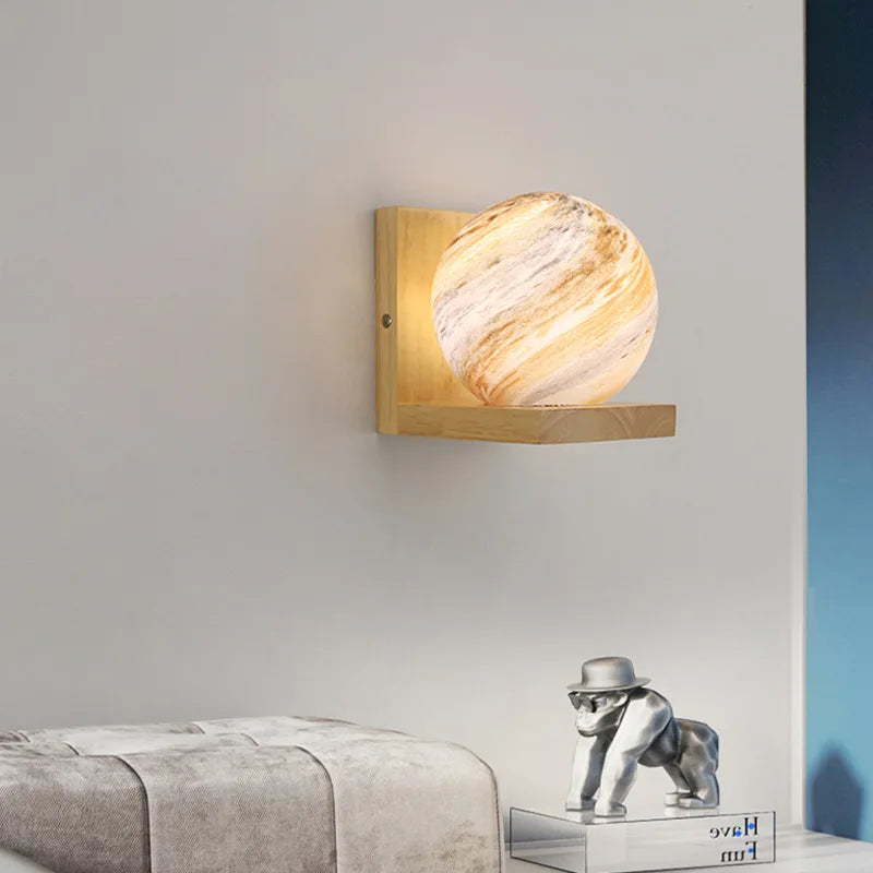 applique murale moderne en bois avec abat-jour planète led