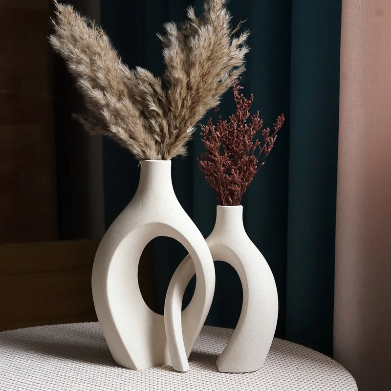 grand vase décoratif en céramique pour un intérieur moderne et élégant