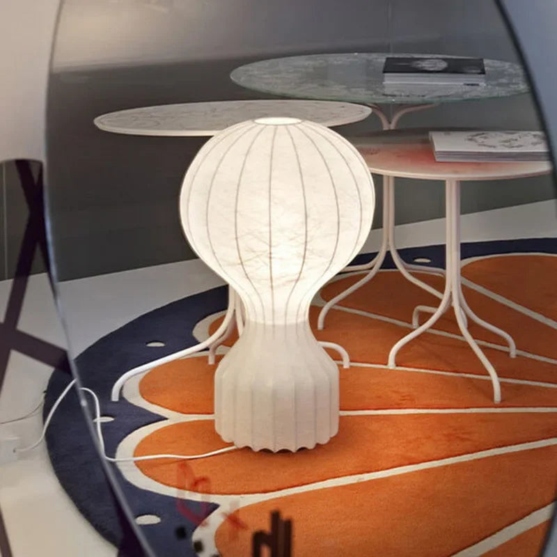 lampe à poser design italien en tissu pour intérieur