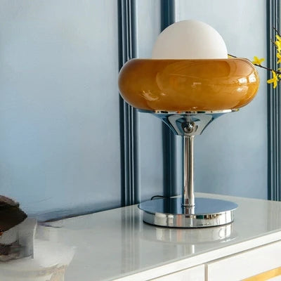 lampe de table vintage style bauhaus en forme de tarte aux œufs