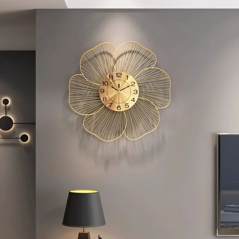 horloge murale design en métal pour intérieur moderne et épuré