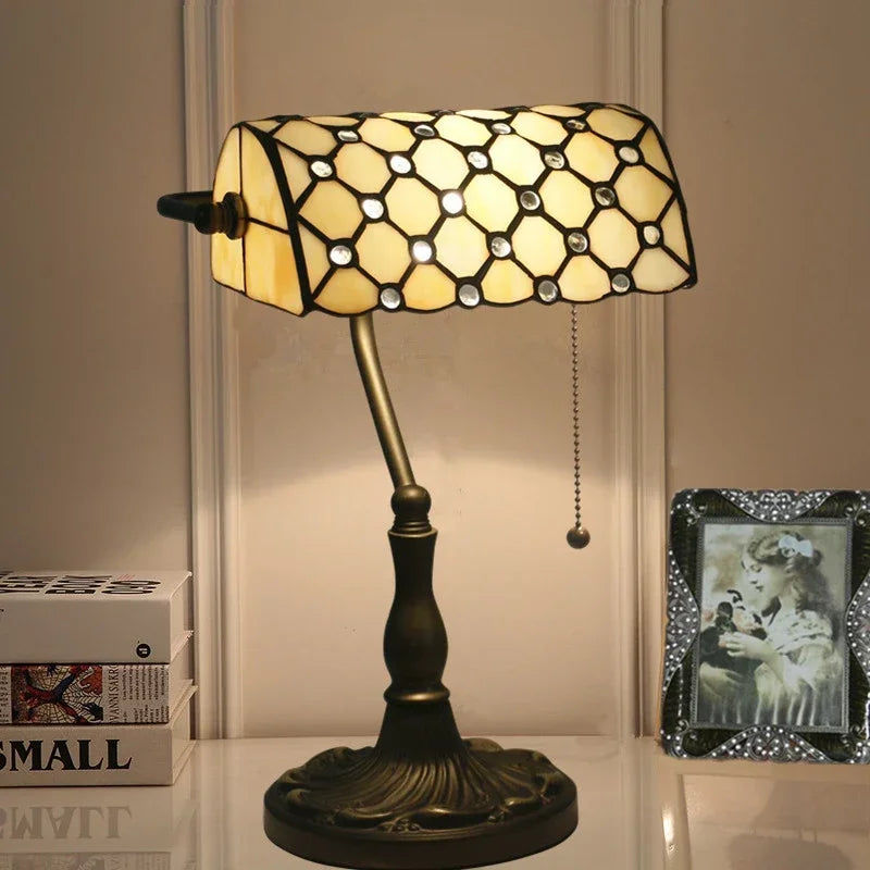 lampe de chevet vintage en vitrail pour décoration intérieure