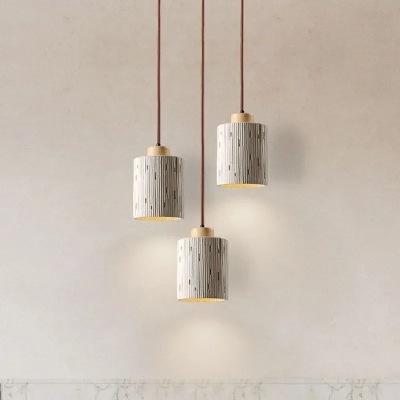 lustre moderne en bois et marbre pour intérieur élégant