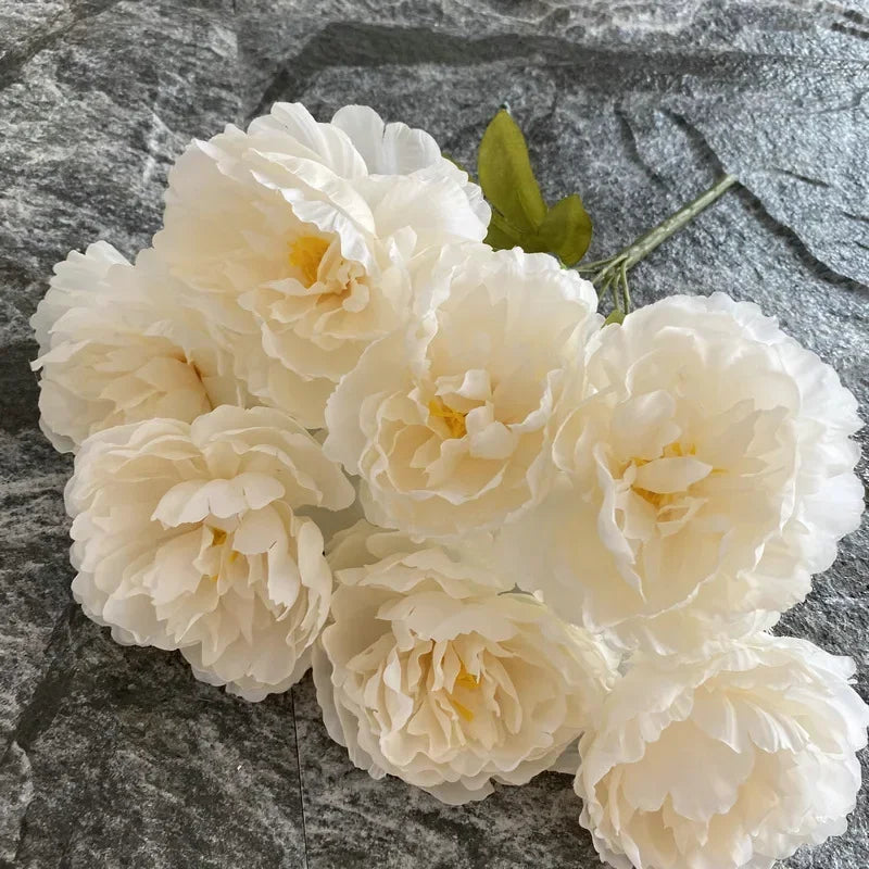 bouquet de sept pivoines en soie pour décoration intérieure et mariage