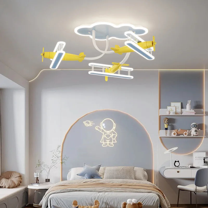 plafonnier avion en bois pour chambre d'enfant moderne et chaleureux