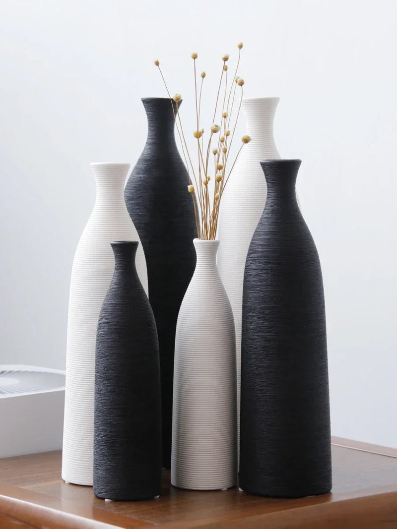 vase en céramique moderne pour décoration intérieure artisanale