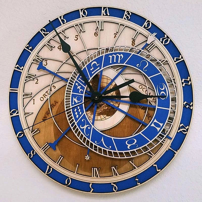 horloge en bois avec signes du zodiaque et constellations art déco