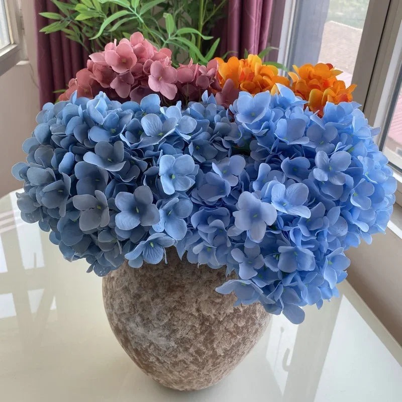 bouquet d'hortensias en soie pour décoration intérieure élégante