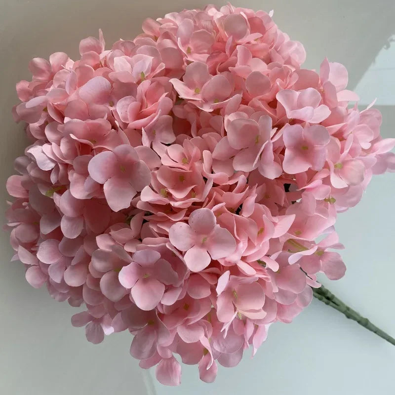 bouquet d'hortensias en soie pour décoration intérieure élégante