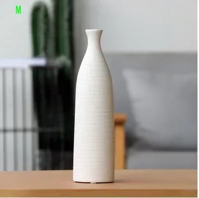 vase en céramique moderne pour décoration intérieure artisanale