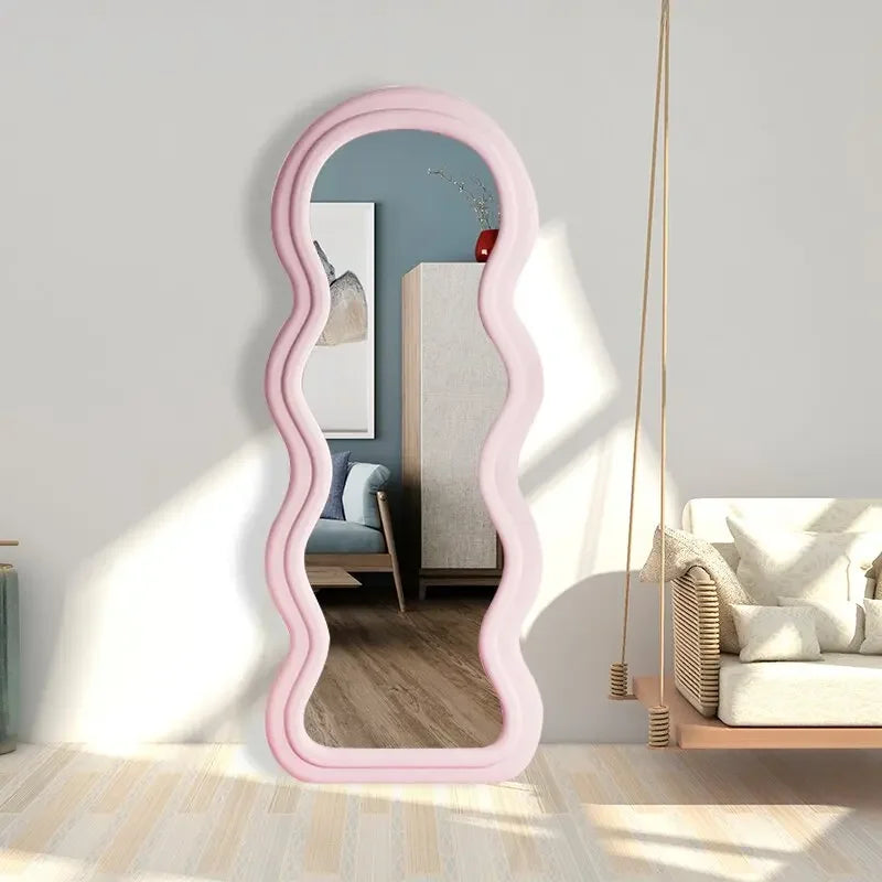 miroir ondulé design moderne pour un espace chic et funky