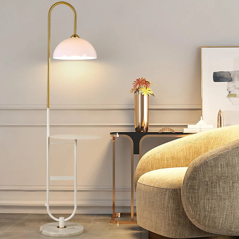 lampadaire en acrylique design pour un éclairage moderne intérieur