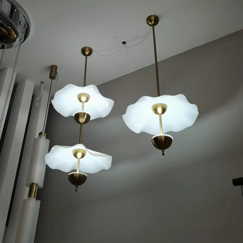lampe suspension feuille de lotus métal doré luminaires art déco