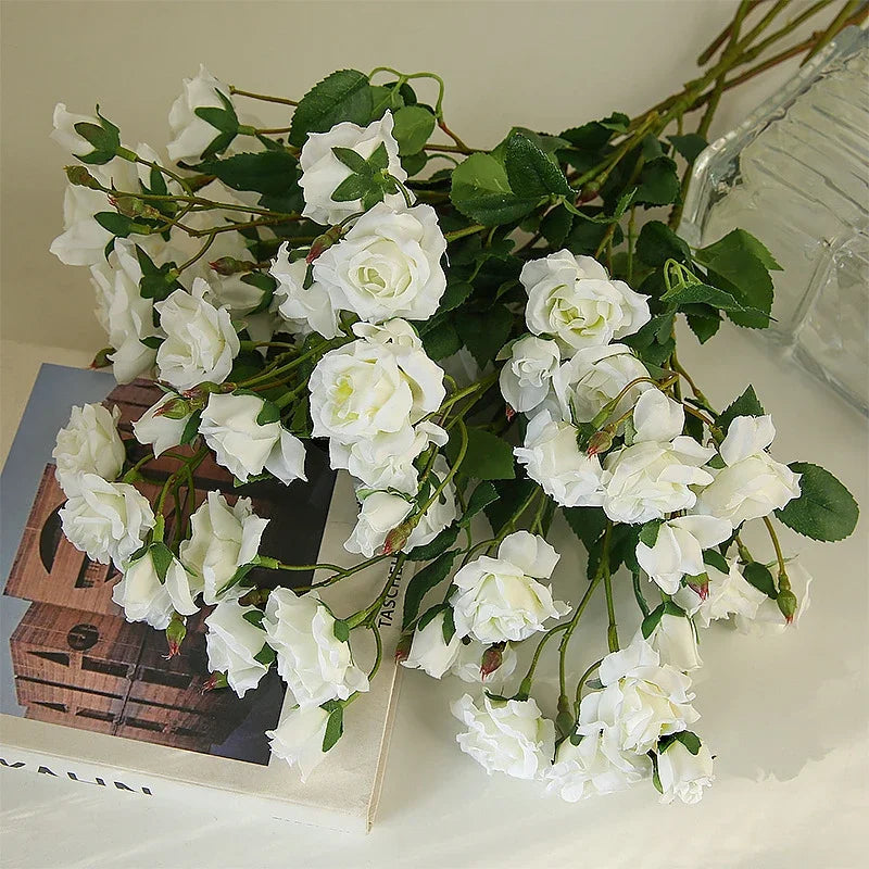 fleurs artificielles roses pour décoration de mariage élégante