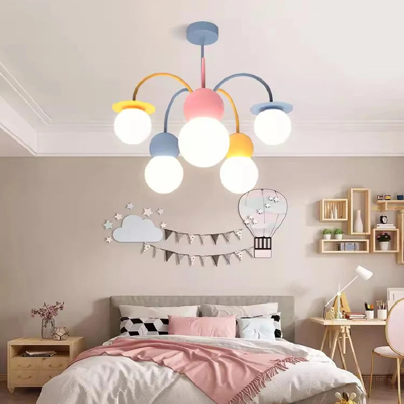 plafonnier happy planet led pour chambre d'enfant créatif et ludique