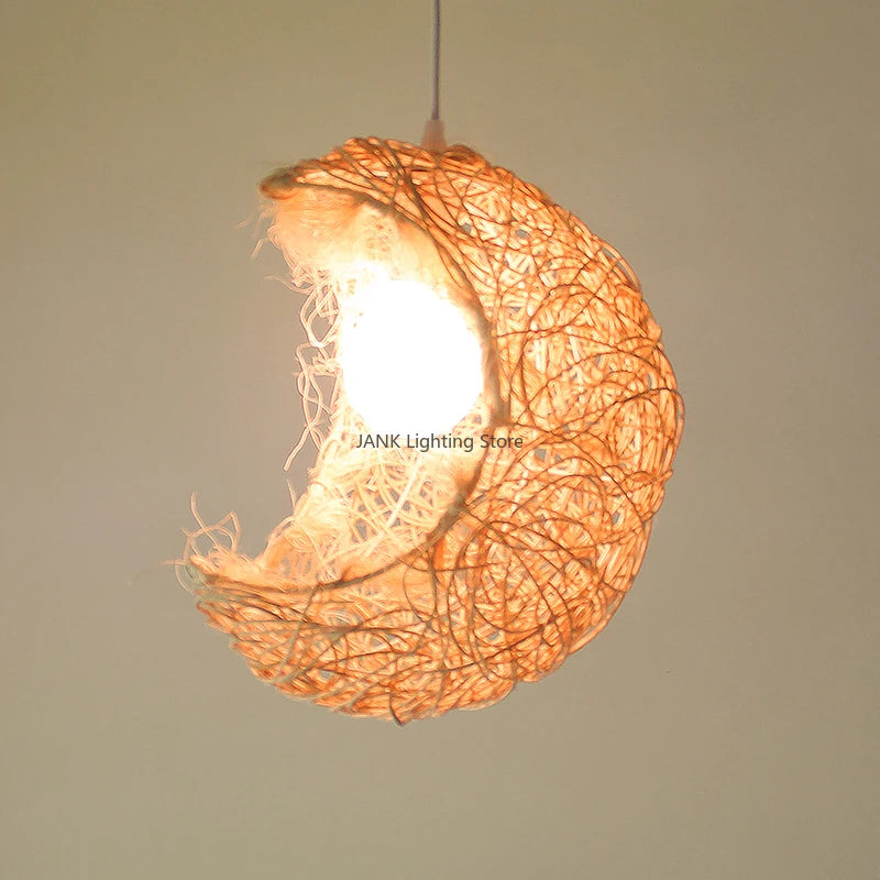 Lustre créatif en rotin en forme de lune