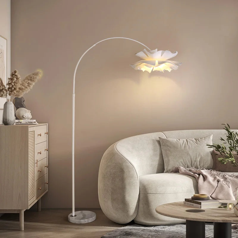 lampadaire en acrylique design pour décoration intérieure élégante