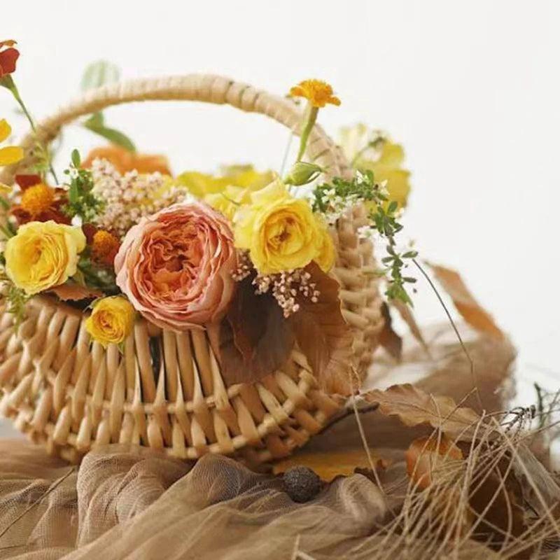 panier en rotin et osier pour fleurs et rangement