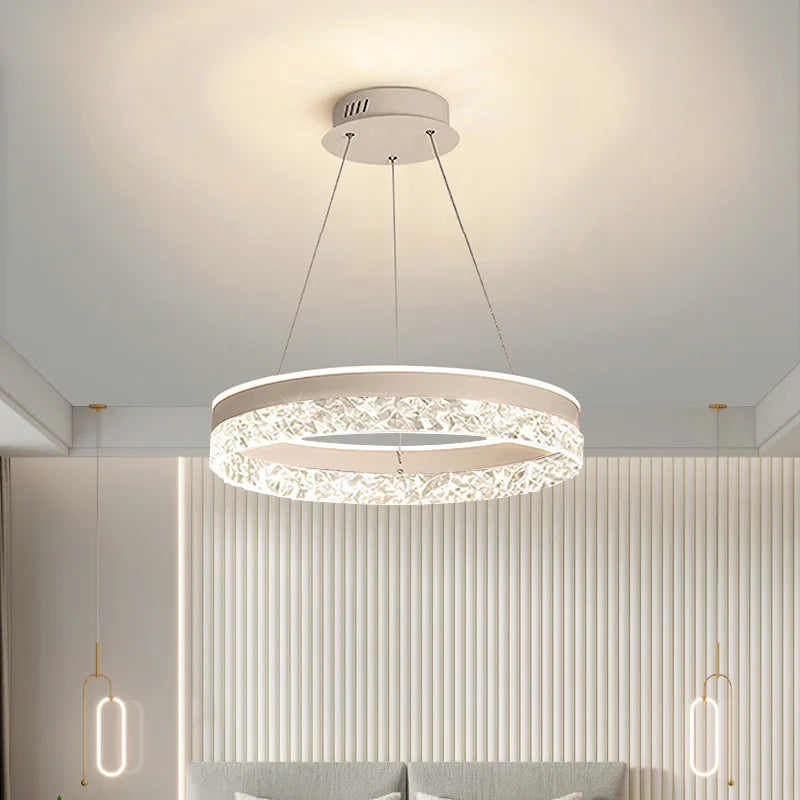 plafonnier led suspendu design minimaliste avec anneaux en cristal