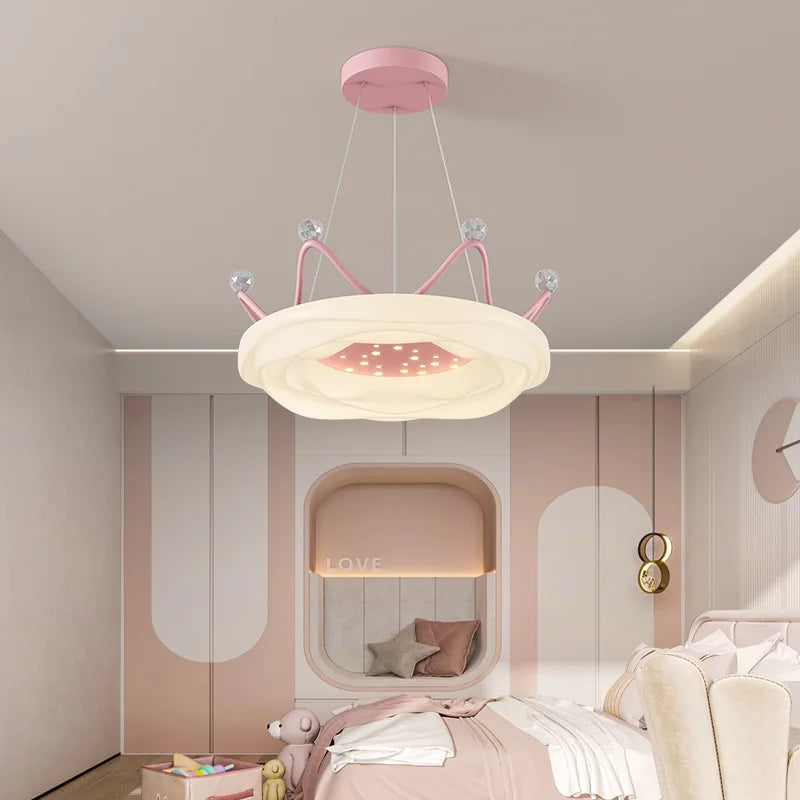 lustre romantique couronne pour chambre de petite fille