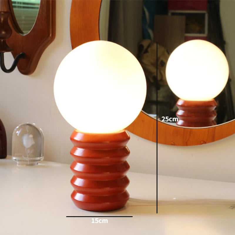 lampe à poser design en verre pour une ambiance chaleureuse