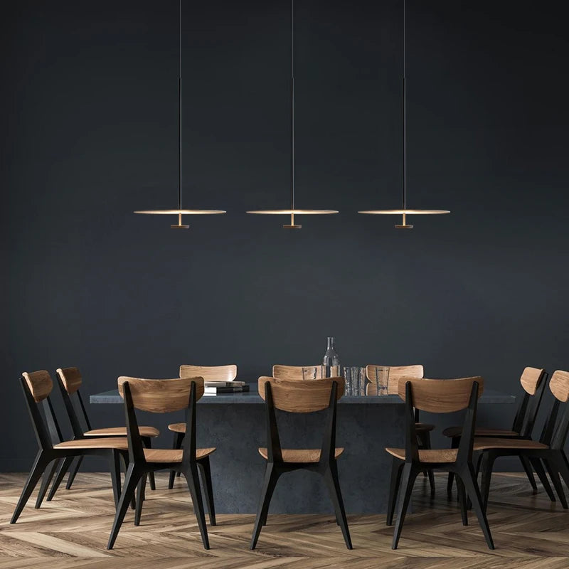 lampe led suspendue ronde en métal design moderne décoratif minimaliste ou créatif