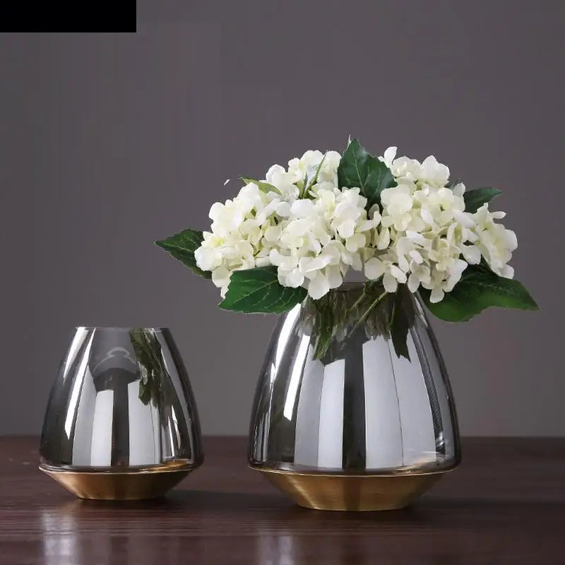 vase en verre moderne avec base métallique pour décoration florale