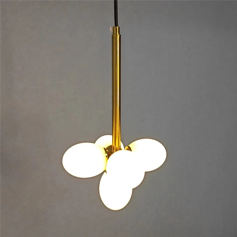 lustre minimaliste en verre design moderne pour intérieur élégant