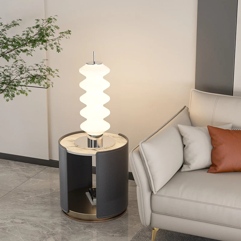 lampadaire design léger pour éclairage intérieur moderne