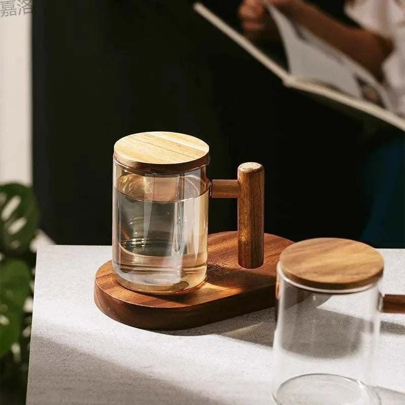 tasse en verre borosilicate avec poignée en bois et couvercle