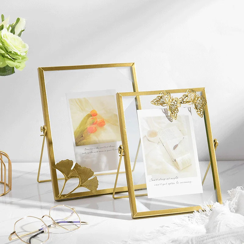 cadre photo en verre flottant avec fleurs pressées décoratif