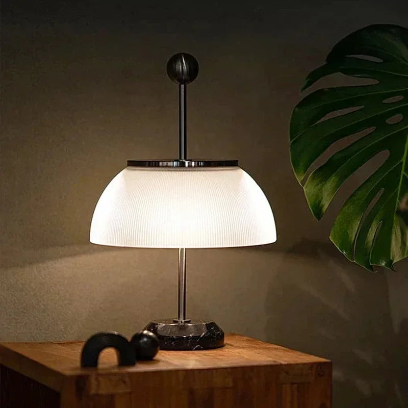 lampe de bureau rétro design italienne élégante pour intérieur moderne