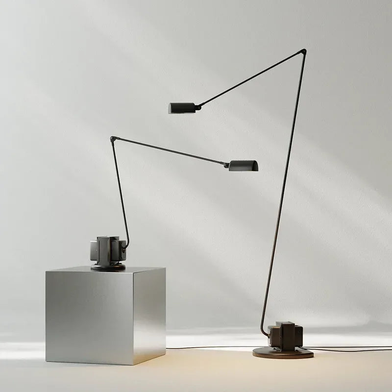 lampadaire moderne au design italien avec bras pivotant ajustable