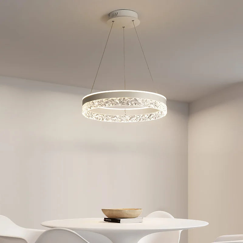 plafonnier led suspendu design minimaliste avec anneaux en cristal