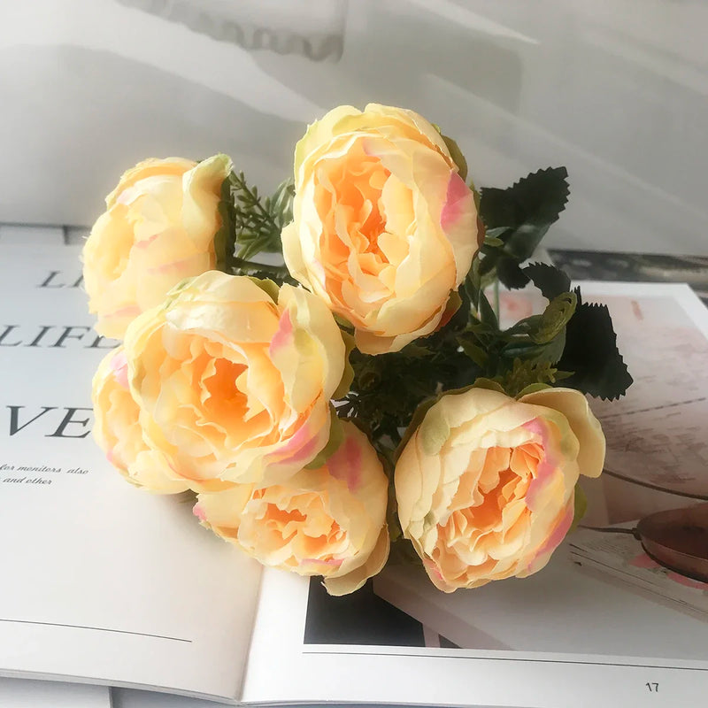 petit bouquet de fleurs artificielles pour décoration printanière et mariage