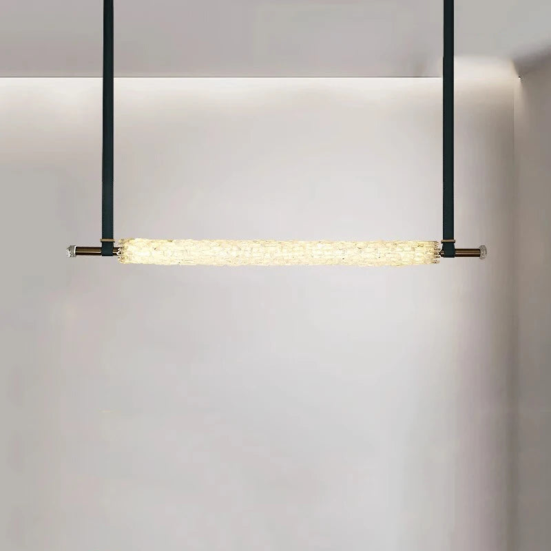 suspension design en cristal naturel avec ceinture en cuir