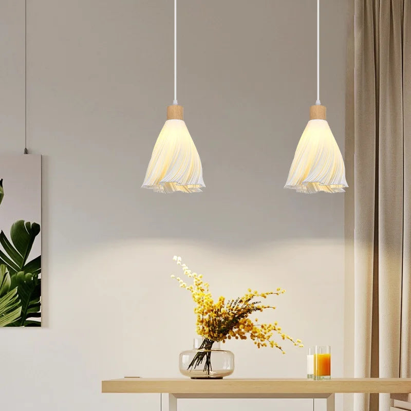 lustre long en bois massif style nordique pour villa