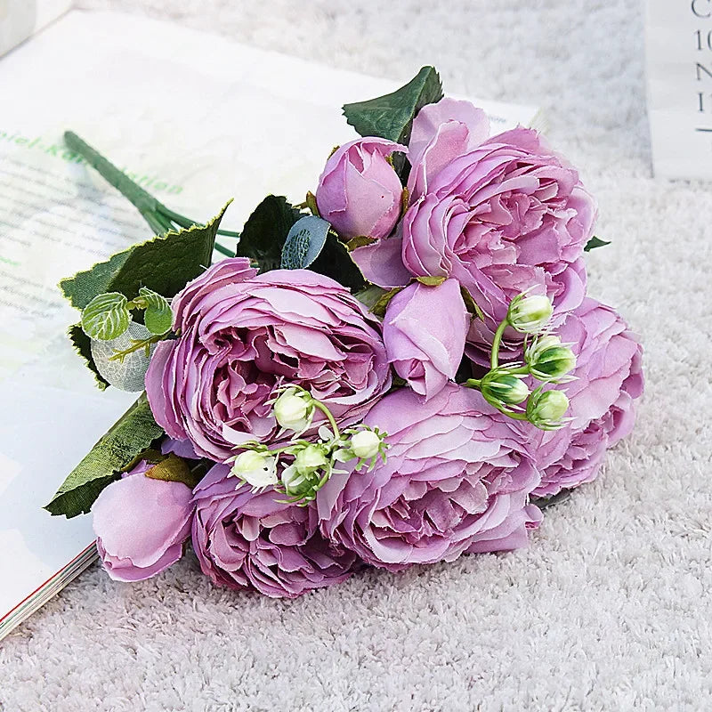 petit bouquet de fleurs artificielles pour décoration printanière et mariage