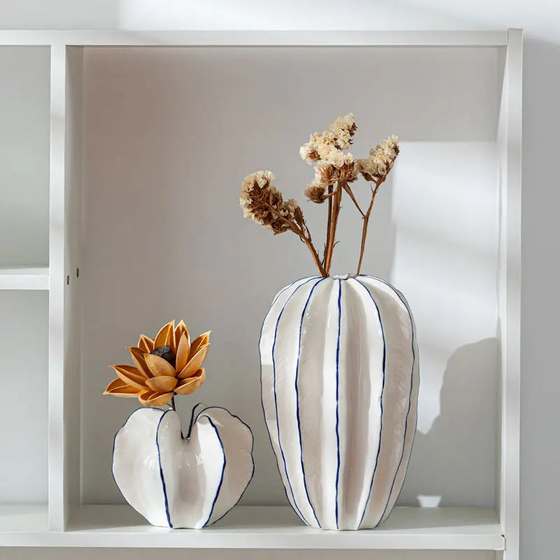 vase en céramique carambola pour décoration artisanale avec fleurs séchées