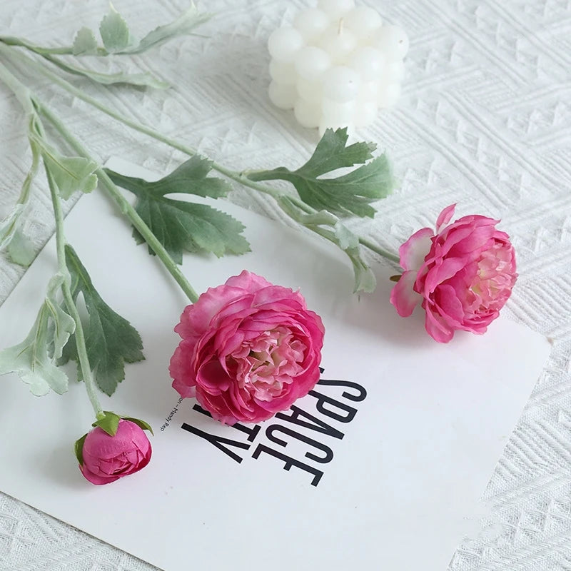 petit bouquet de fleurs artificielles pour décoration de mariage hiver