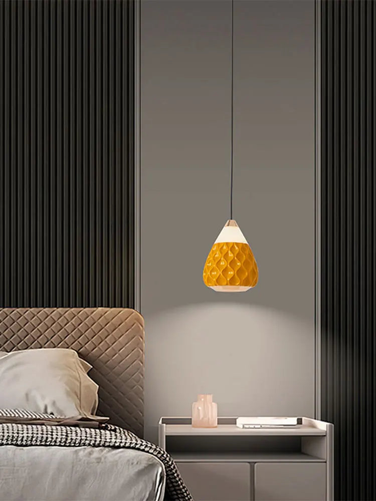 lustre créatif en pignons de pin pour intérieur moderne et élégant