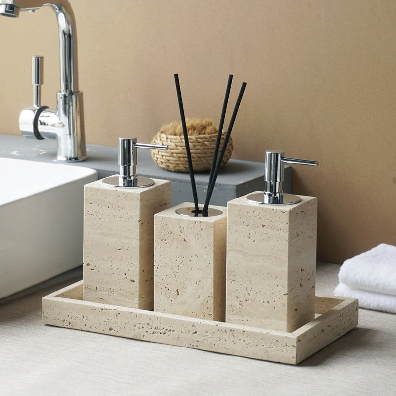 ensemble accessoires salle de bain en travertin beige naturel