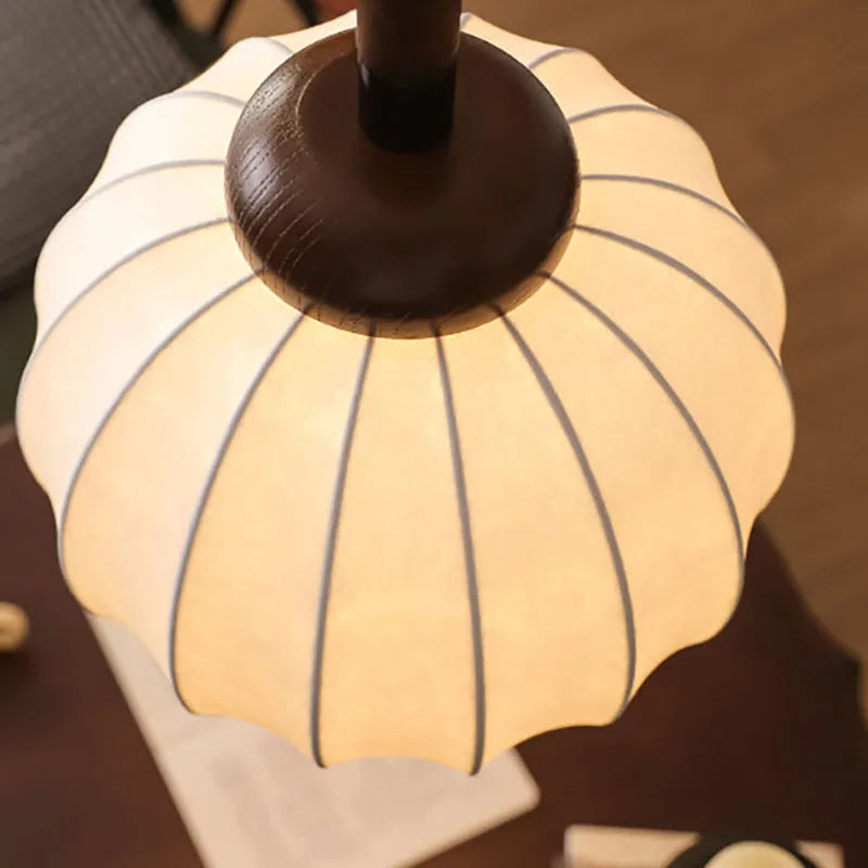 lustre en soie et bois pour éclairage intérieur moderne