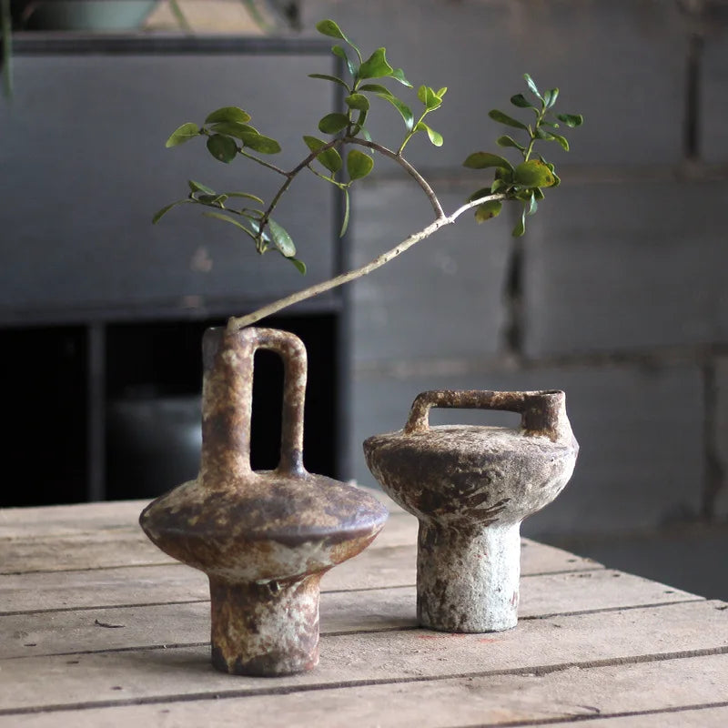 vase en céramique fait main style wabi-sabi pour fleurs séchées