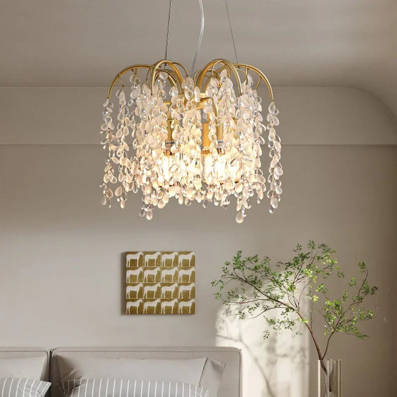 lustre en cristal doré pour un éclairage luxueux intérieur