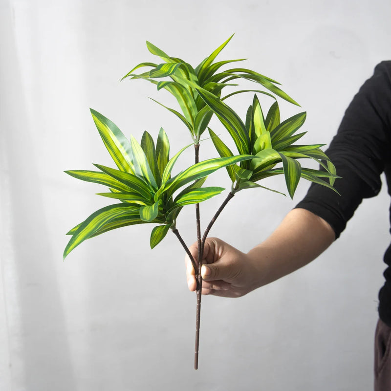 plante tropicale artificielle à trois têtes en pot décoratif